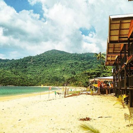 Beachfront Hut Upstairs Astra - Beach Shack Chalet Kampong Juara Exteriör bild