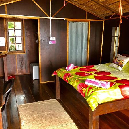 Beachfront Hut Upstairs Astra - Beach Shack Chalet Kampong Juara Exteriör bild