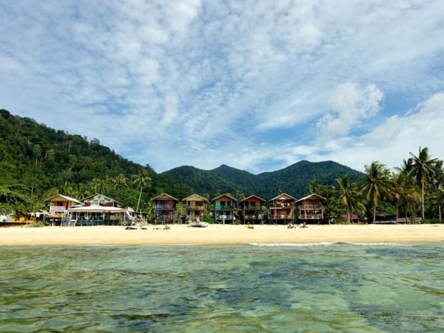 Beachfront Hut Upstairs Astra - Beach Shack Chalet Kampong Juara Exteriör bild