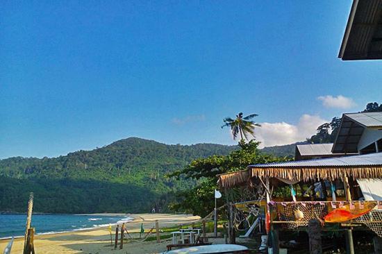 Beachfront Hut Upstairs Astra - Beach Shack Chalet Kampong Juara Exteriör bild