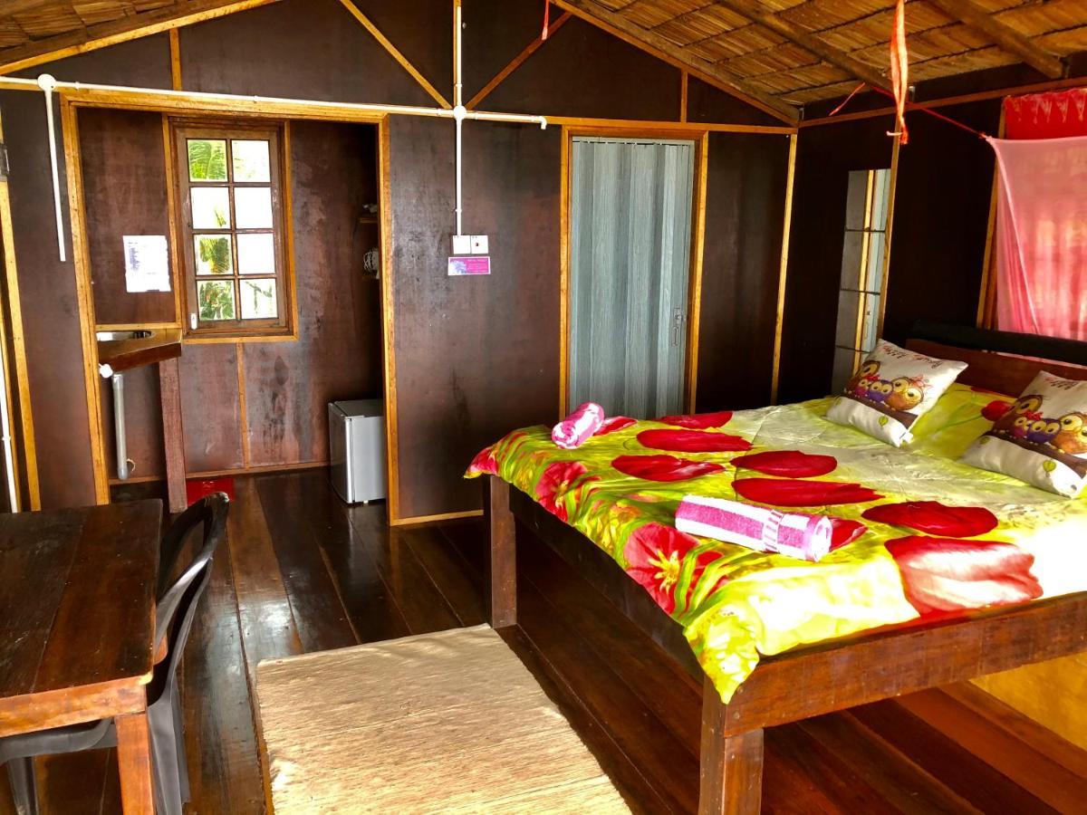 Beachfront Hut Upstairs Astra - Beach Shack Chalet Kampong Juara Exteriör bild