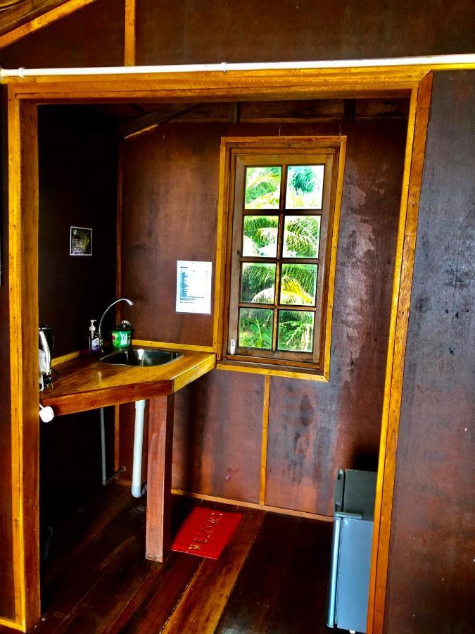 Beachfront Hut Upstairs Astra - Beach Shack Chalet Kampong Juara Exteriör bild